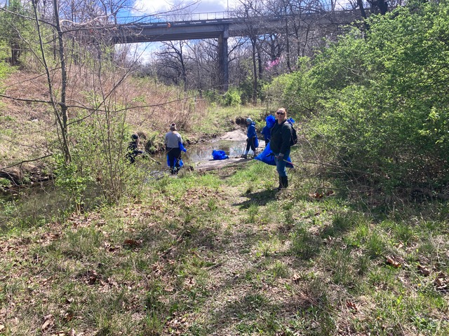 Mary Smead gives instruction to the Lakside group.